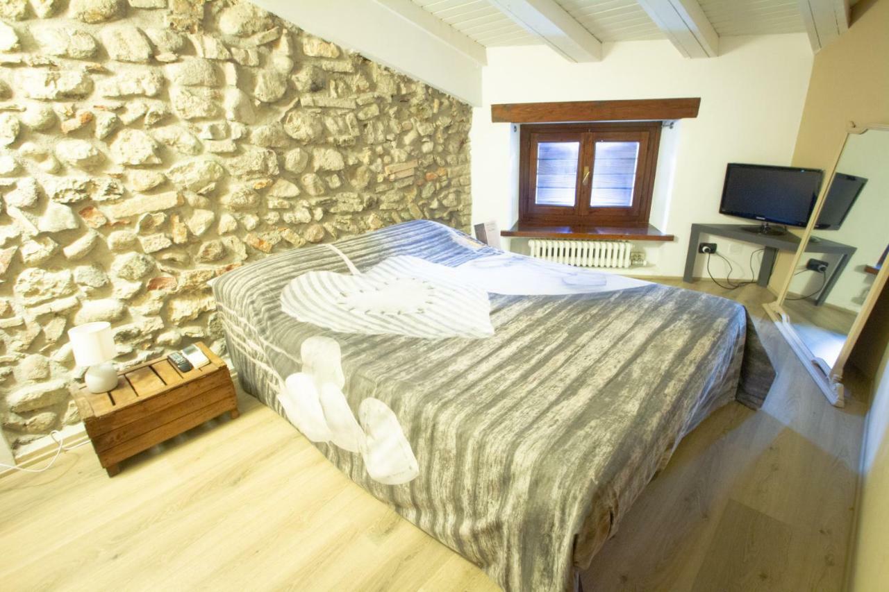 Prigioni House Bed & Breakfast Peschiera del Garda Exterior foto
